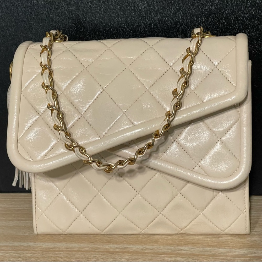 Gorgeous Tassell Vintage CHANEL Lambskin Double Flap Shoulder Bag